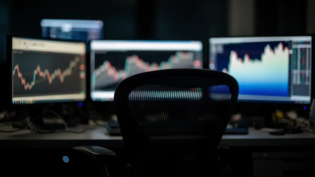Bitcoin Calm, But Options Stay Costly